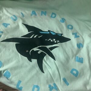 Maui and Sons Shark Graphic Tee like new